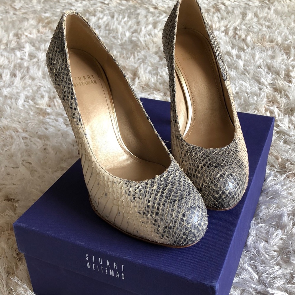 Stuart Weitzman pumps